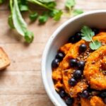 بطاطا حلوة وفول أسود مهروس: تعزيز نكهة صحي
