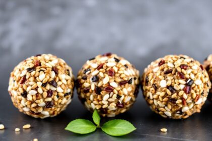 كرات فطور سهلة بدون خبز لصباح منعش