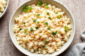 أطباق الأرز المبتكرة من بقايا الأرز.